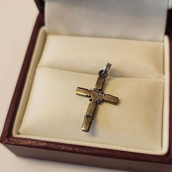 Cross Sterling Silver Plated 925 Pendant Charm Womens Girls Heart in Middle - Picture 1 of 4